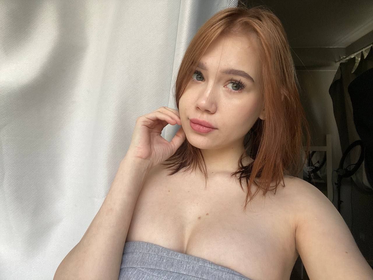 Анютка — Развратная малышка 19 лет